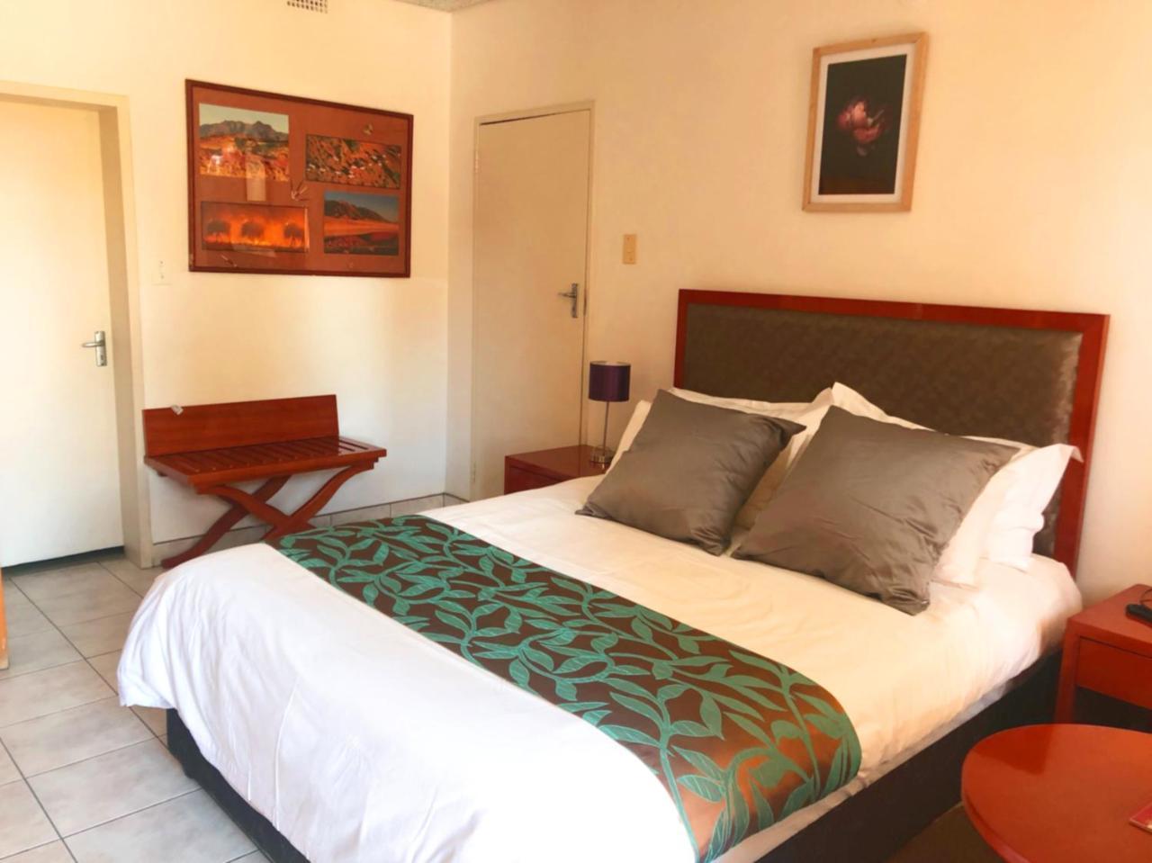 Hotel Pension Steiner Windhoek Exterior photo