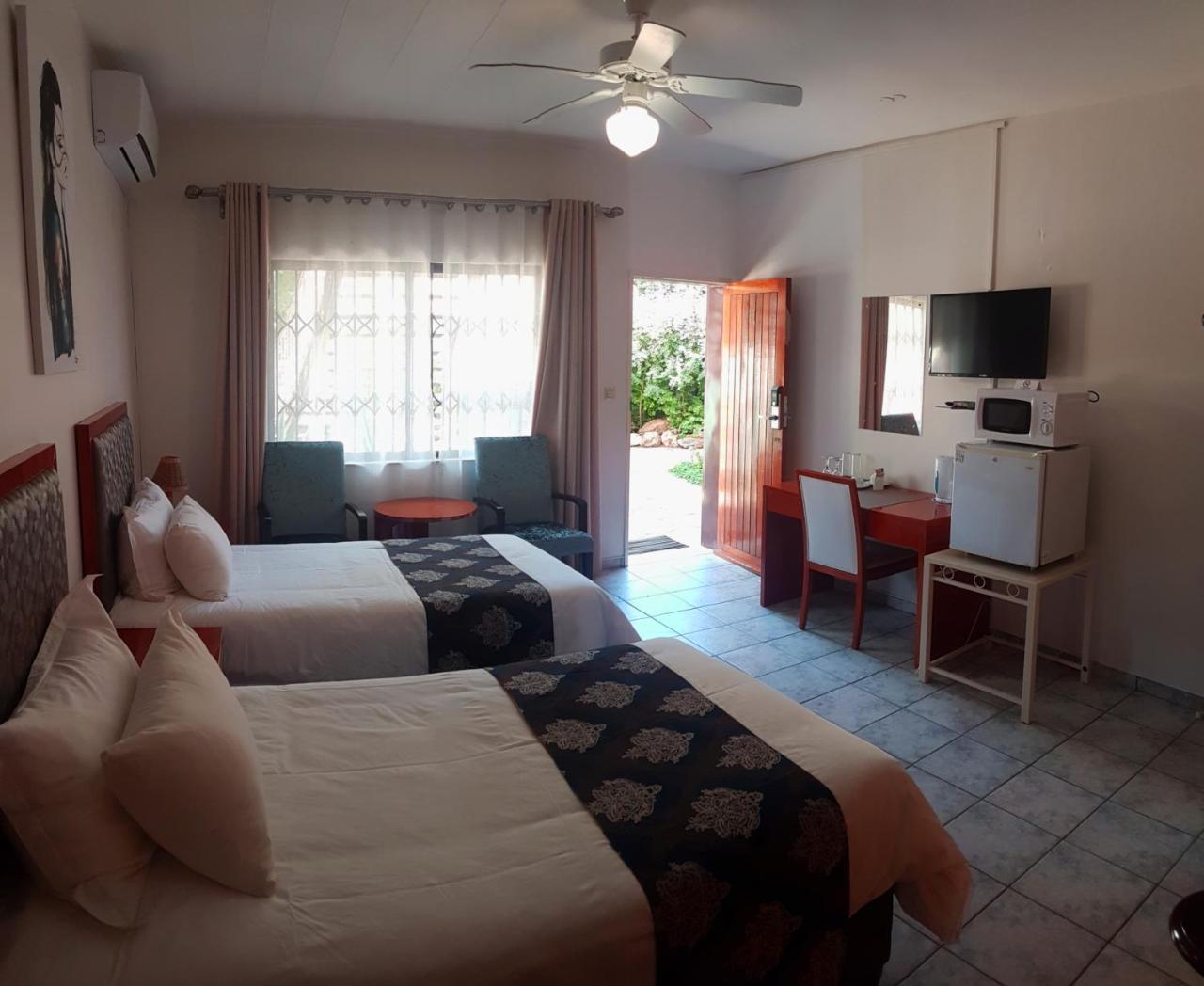 Hotel Pension Steiner Windhoek Exterior photo