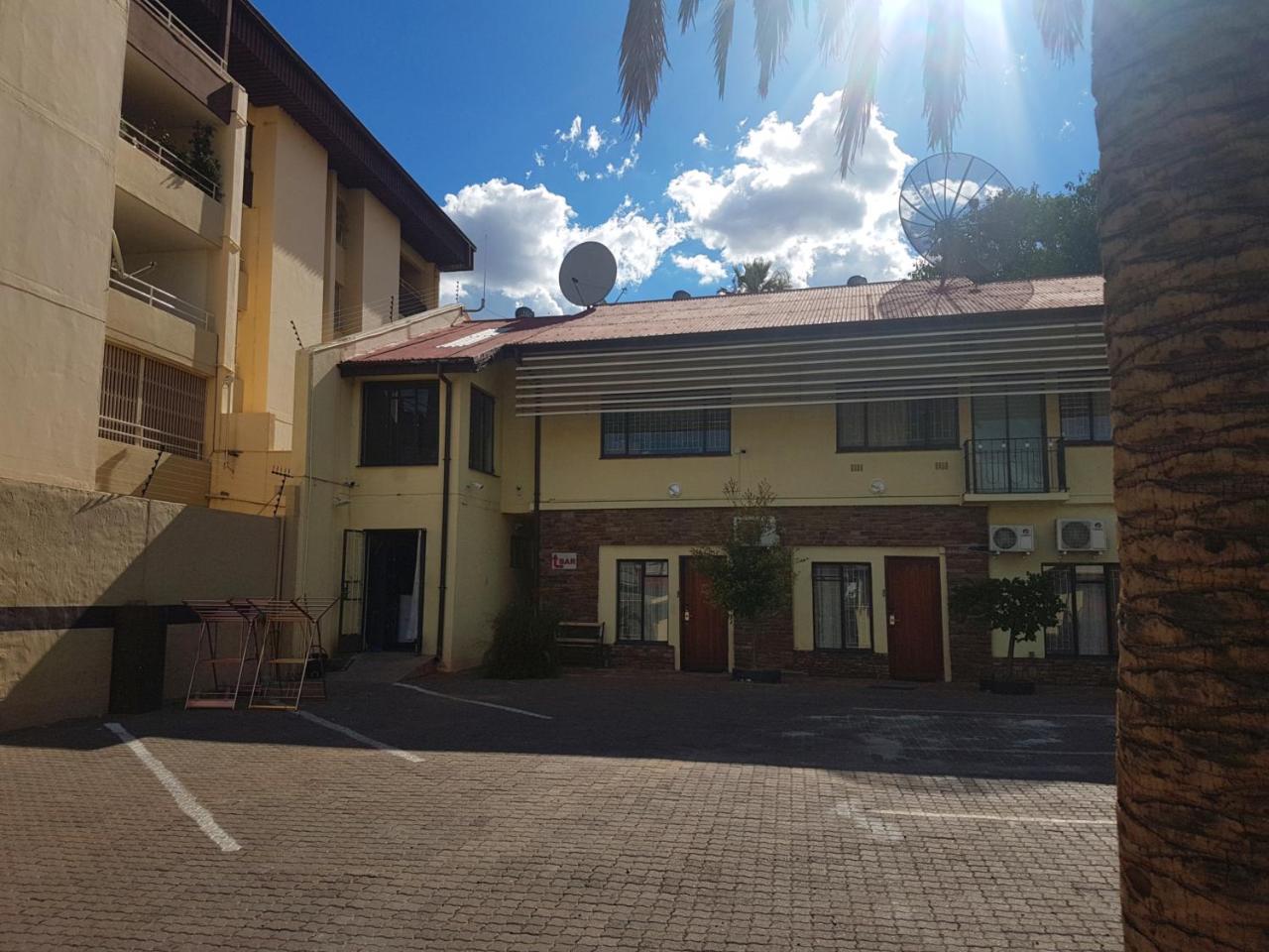 Hotel Pension Steiner Windhoek Exterior photo