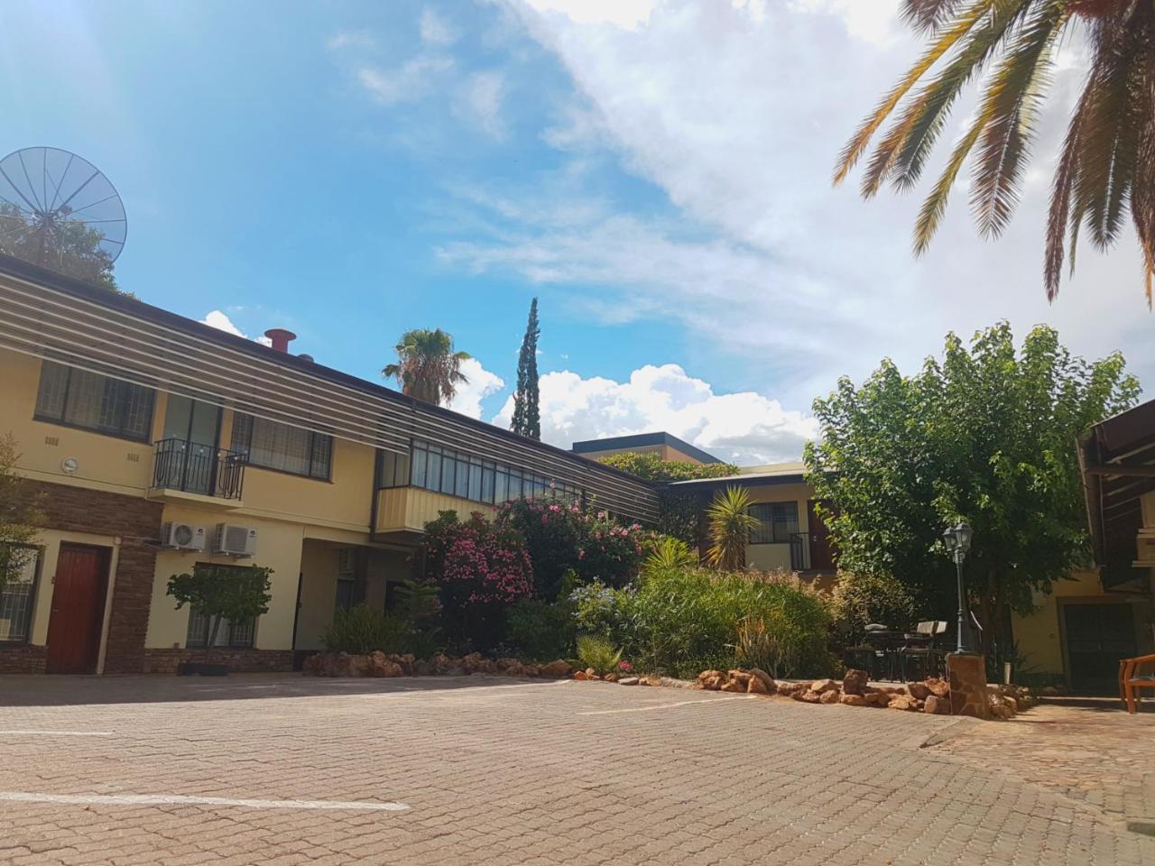 Hotel Pension Steiner Windhoek Exterior photo